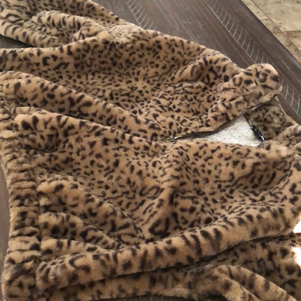 Fashion Nova leopard crop sweater